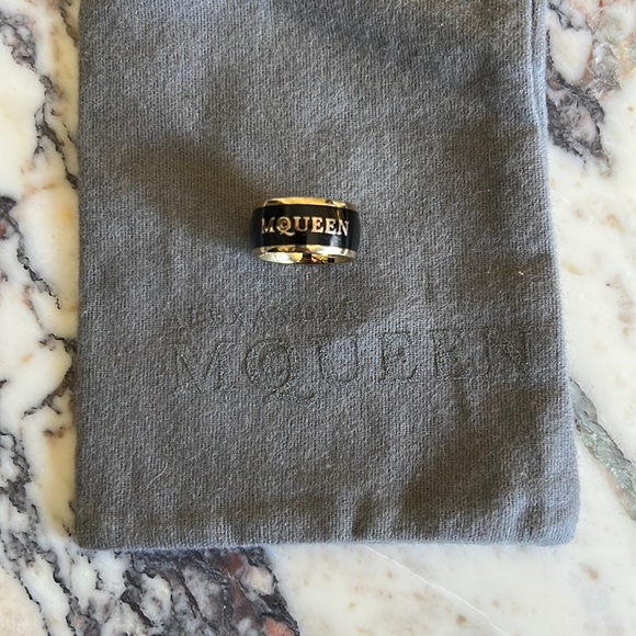 Authentic pre passing Alexander McQueen black enamel gold signature ring w/pouch - Picture 3 of 13